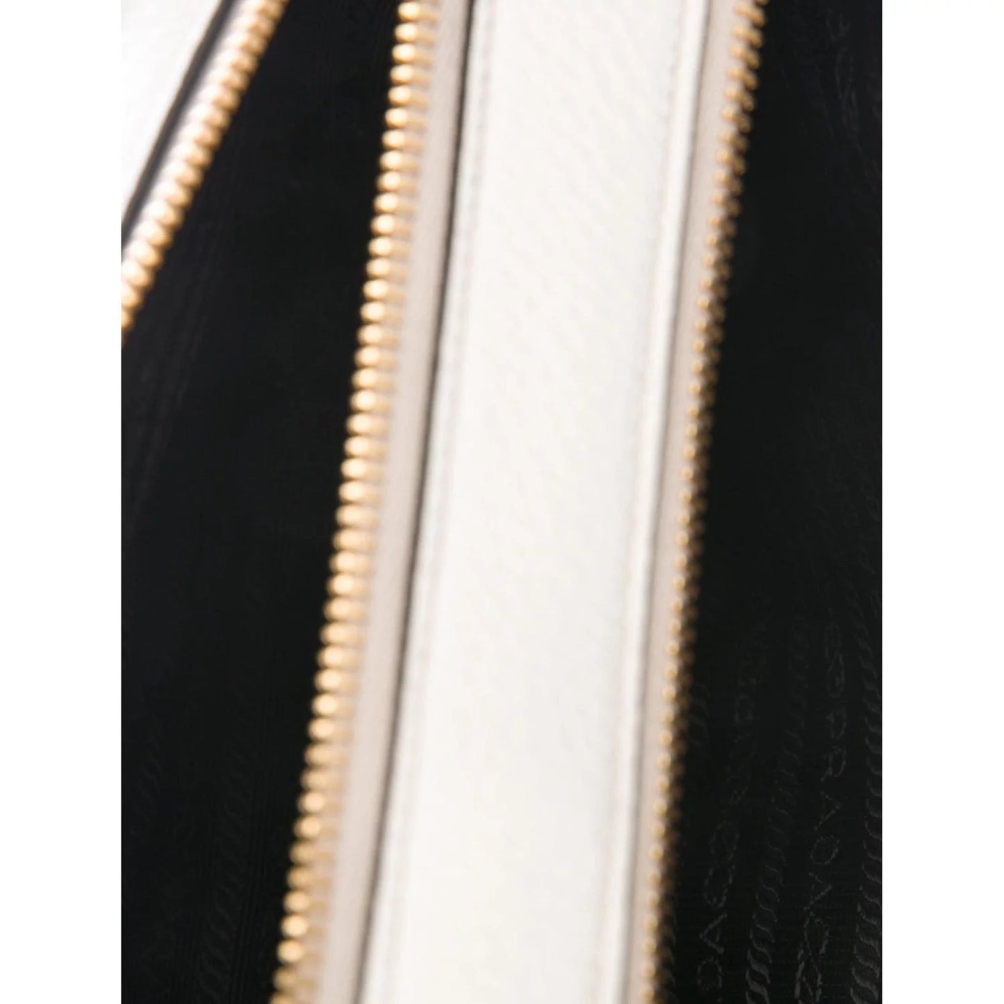 New Vitello Phenix White Leather Double Zip Camera Crossbody 1BH079